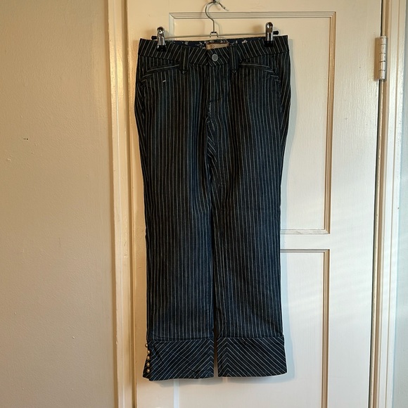 Paige Pinstriped Capri Panf - Picture 1 of 6
